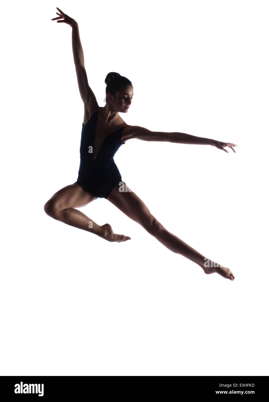 Silhouette d'une belle femme ballerine isolé sur un fond blanc. Ballerine est pieds nus et vêtu d'un justaucorps sombre Banque D'Images