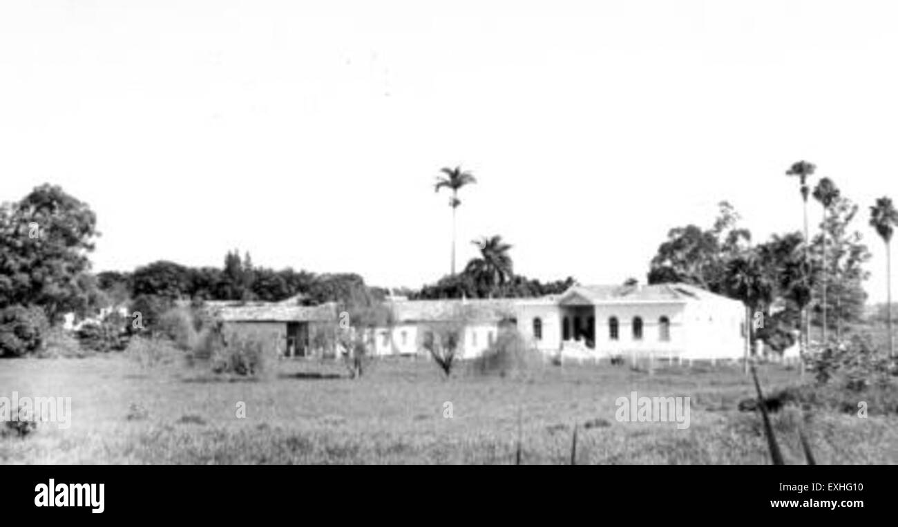 Cette image représente la maison principale de la Fagenda de Dutilh, offrant un aperçu de l'architecture historique et de la conception du domaine. La maison reflète le style architectural et les caractéristiques communes à l'époque. Banque D'Images