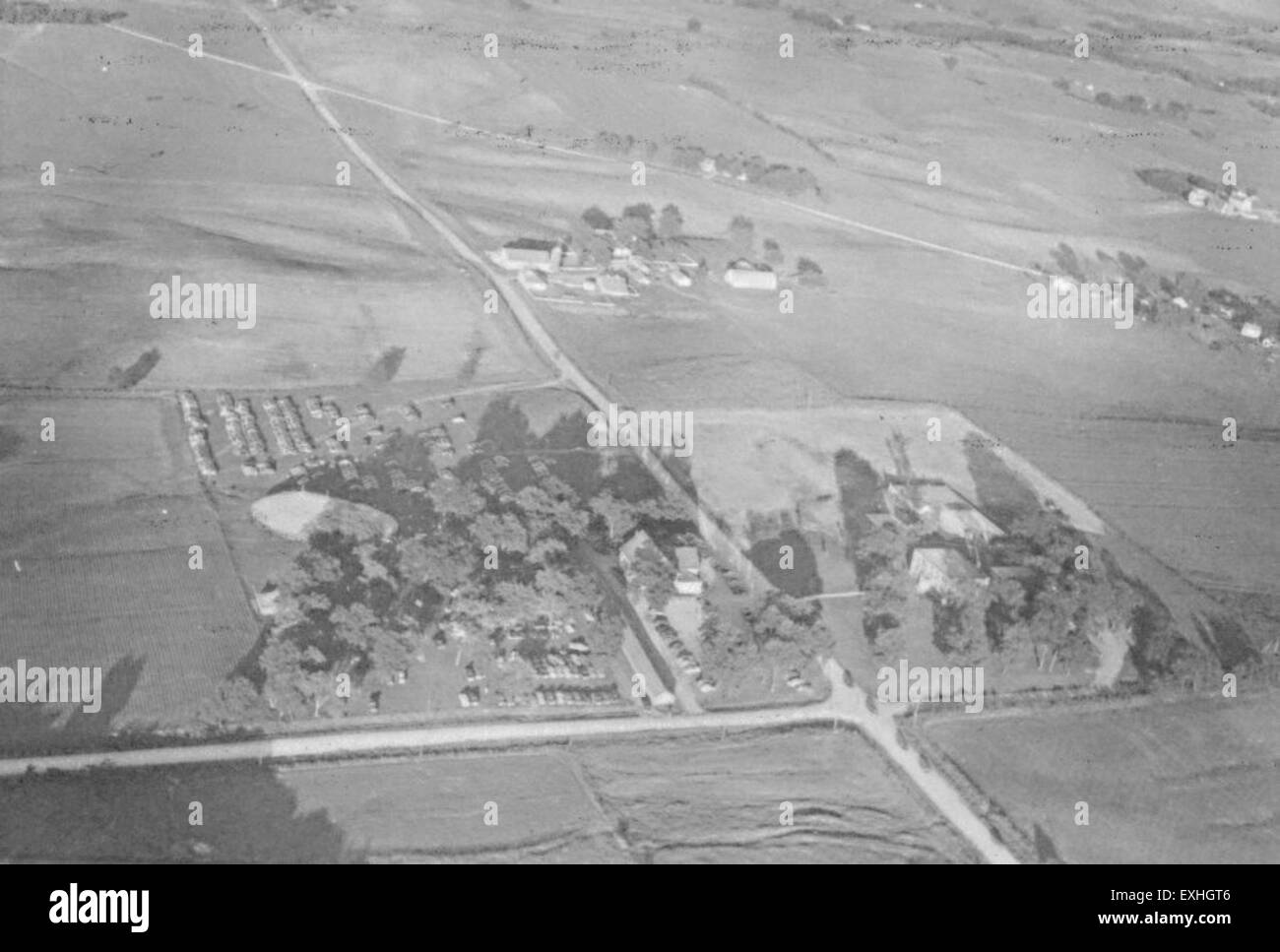 Le Conseil des missions mennonites de Kalona, Iowa, est une institution historique de la communauté mennonite, impliquée dans des missions religieuses et des activités de sensibilisation communautaire. Cette image remonte à 1952, capturant les premières activités du Conseil. Banque D'Images