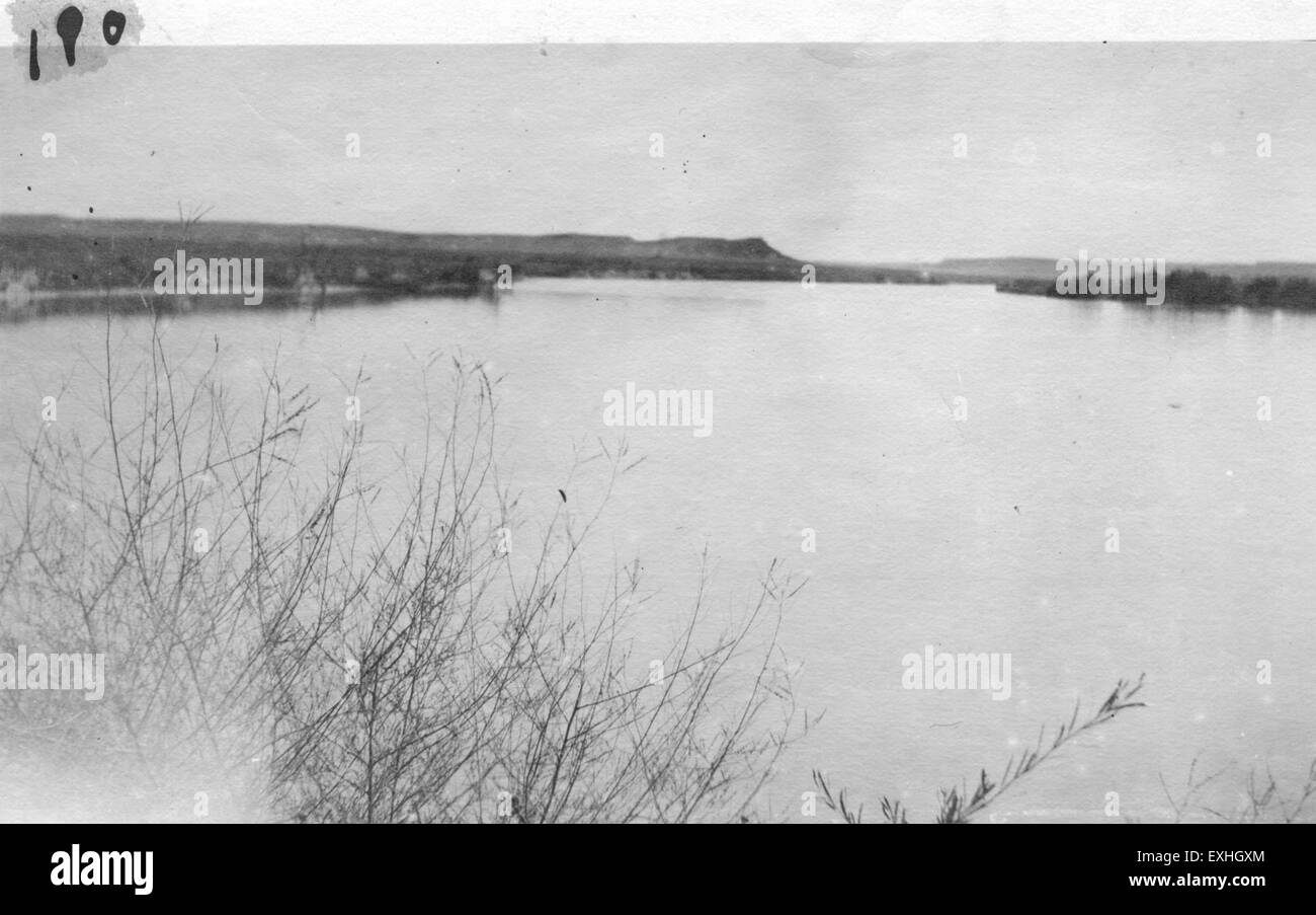 La photographie intitulée 'A Lake 1123068' capture une scène de lac tranquille, mettant en évidence les eaux calmes et l'environnement naturel environnant. Cette image met en valeur la beauté des paysages d'eau sereins. Banque D'Images La photographie intitulée 'A Lake 1123068' capture une scène de lac tranquille, mettant en évidence les eaux calmes et l'environnement naturel environnant. Cette image met en valeur la beauté des paysages d'eau sereins. Banque D'Images