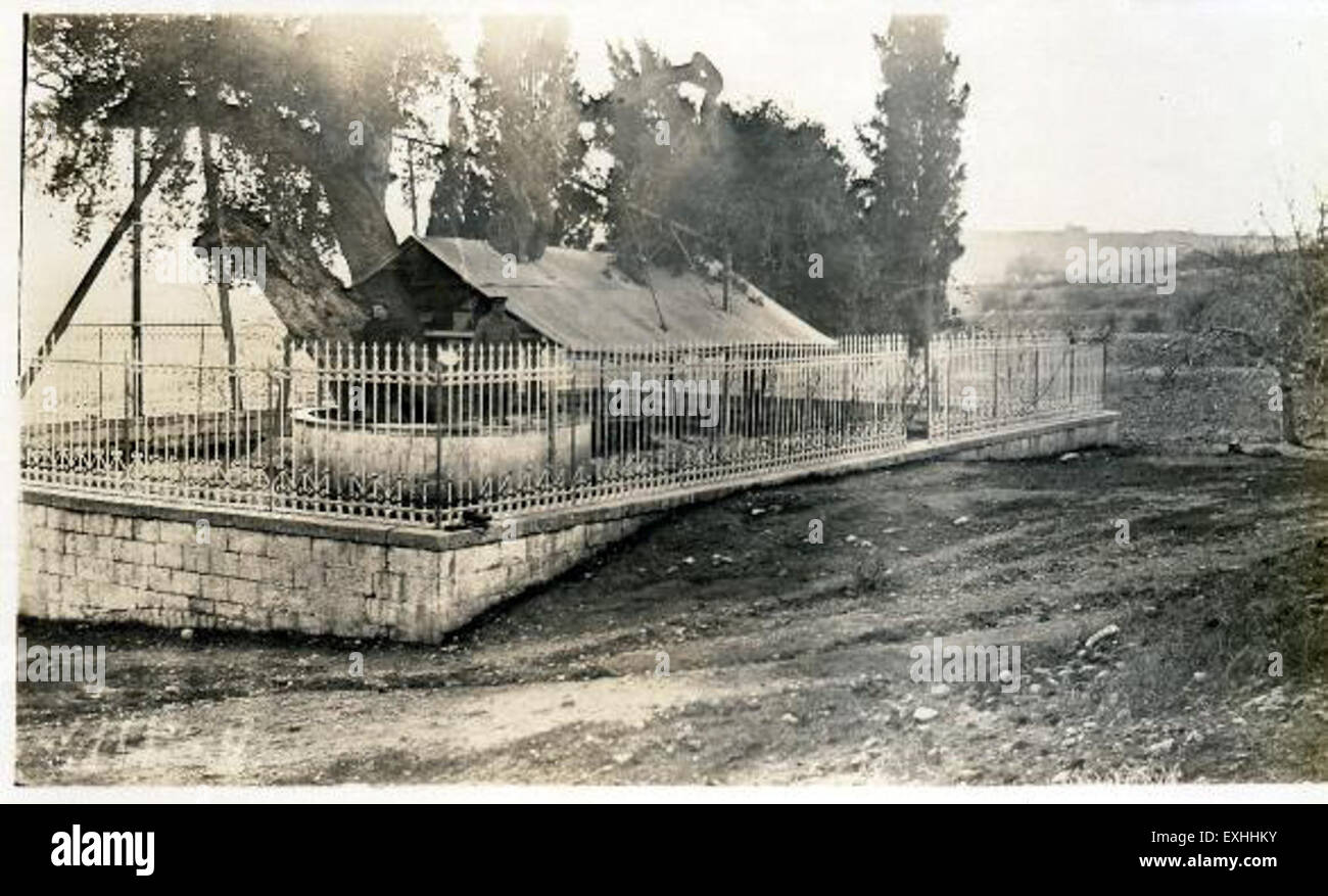 Le chêne d'Abraham se réfère à un lieu biblique, connu sous le nom de chêne sous lequel Abraham s'est reposé et a reçu la visite divine. Ce site est historiquement important dans les religions abrahamiques et a fait l'objet de diverses œuvres d'art religieuses. Le chêne est souvent représenté comme un symbole de foi, de force et de promesse divine dans l'iconographie religieuse. Banque D'Images