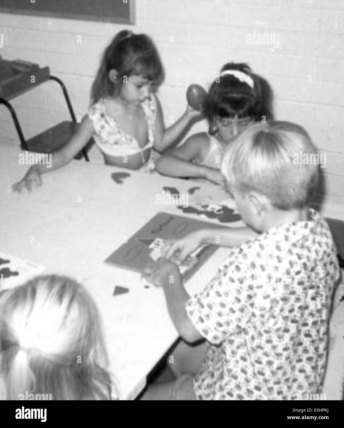 Une photo d'un événement de l'heure du récit à Buckeye, Arizona, organisé par le Mennonite Board of missions, mettant l'accent sur la sensibilisation religieuse et l'engagement communautaire par le biais de la narration. Banque D'Images
