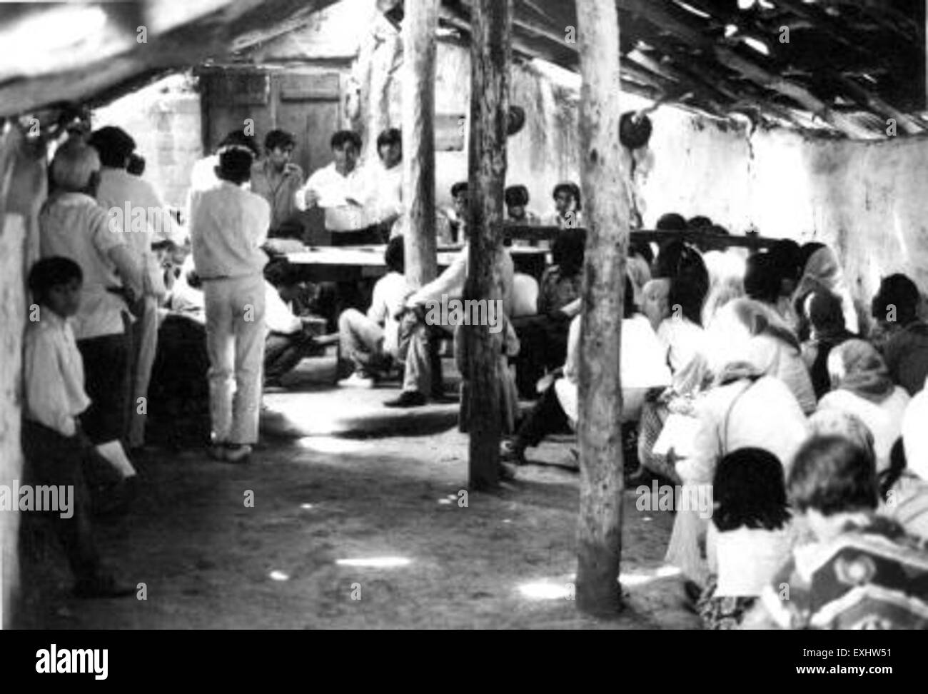 Une photographie d'un culte à Pozo Toro, Argentine, représentant le rassemblement religieux et les coutumes locales de cette petite ville. Banque D'Images