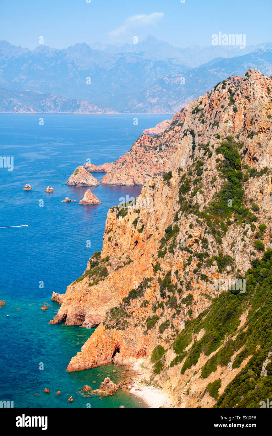 L'île de Corse. Paysage côtier. Golfe de Porto, vue de Capo Rosso Banque D'Images