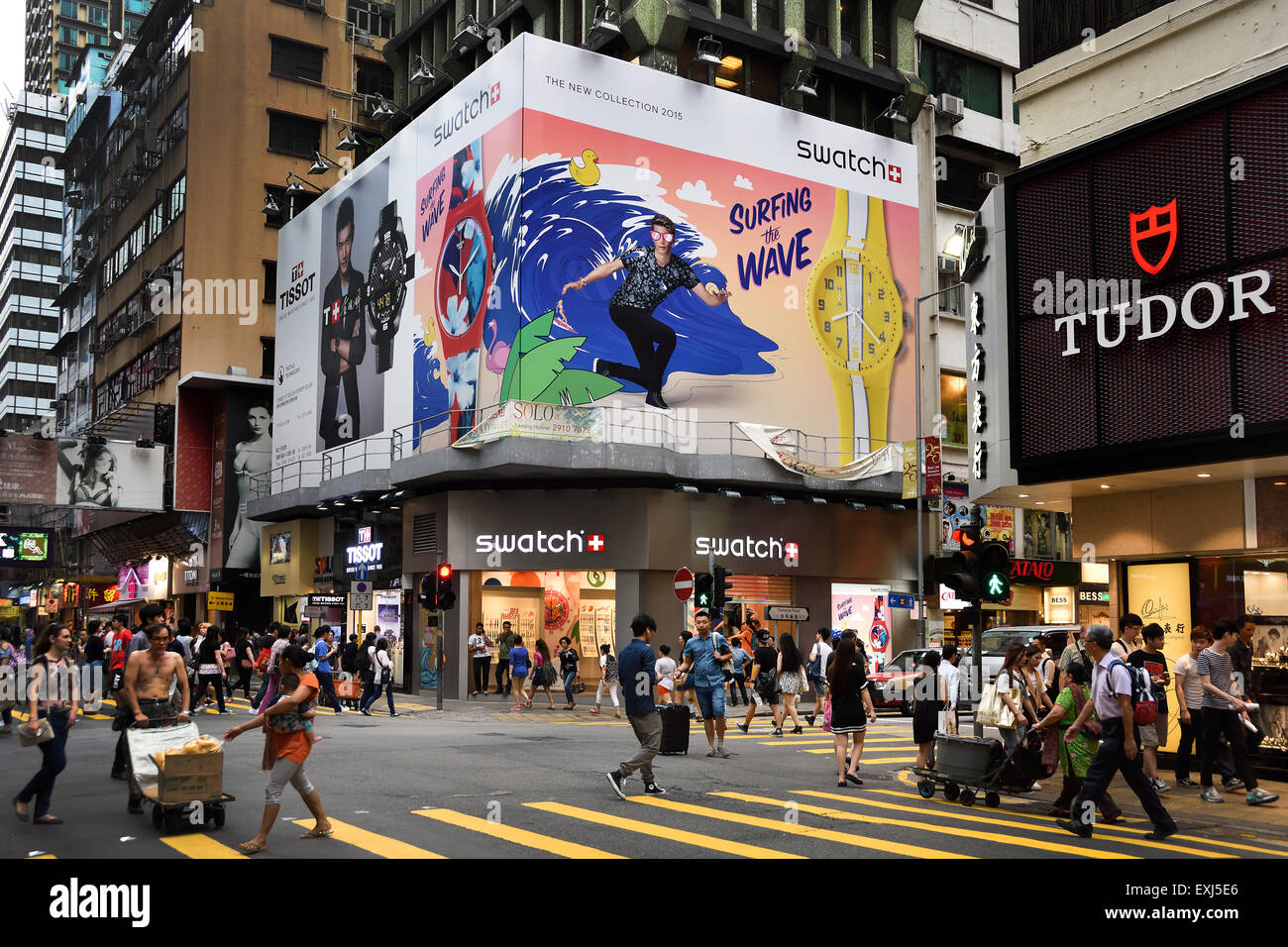 Tissot Montres montre Swatch Bijoux de Hong Kong Chine chinois ( soir nuit  lumière néon billboard ) Hong Kong Kowloon - Carte Sim Sha Tsui - Chine  Chinese Photo Stock - Alamy