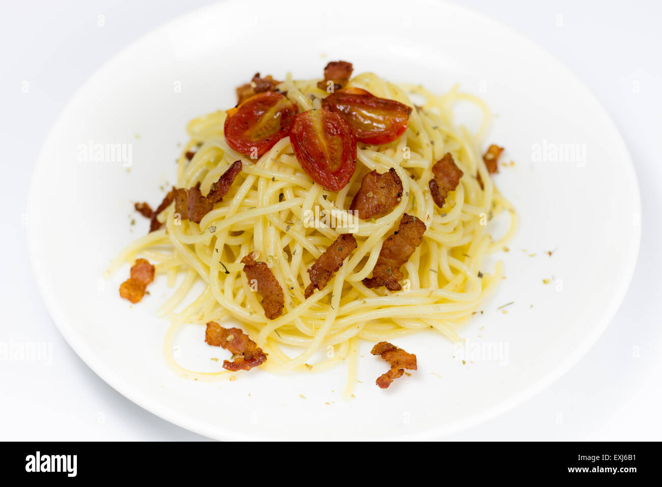 Les pâtes spaghetti avec bacon Origan Banque D'Images