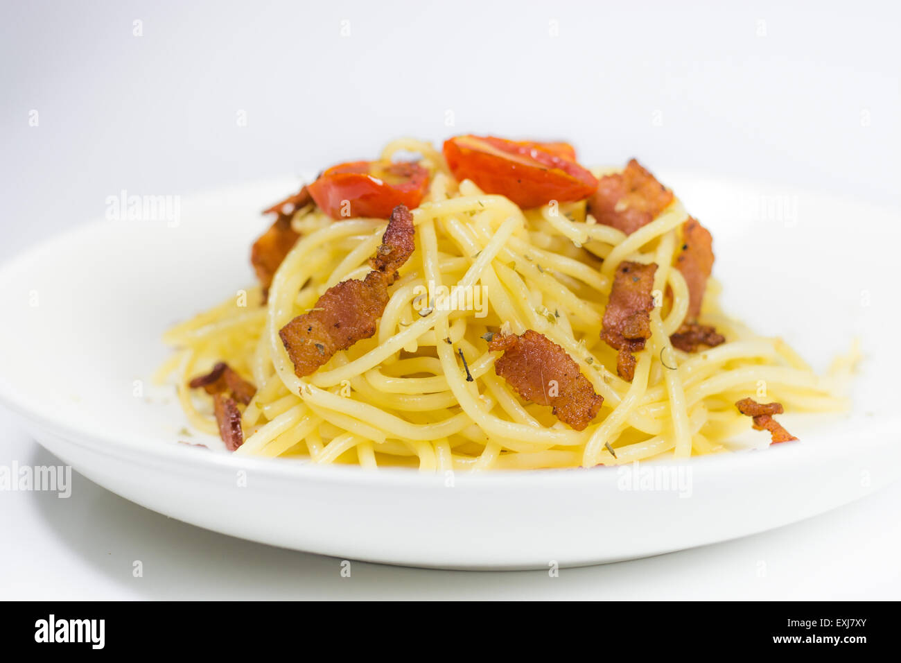 Les pâtes spaghetti avec bacon Origan Banque D'Images