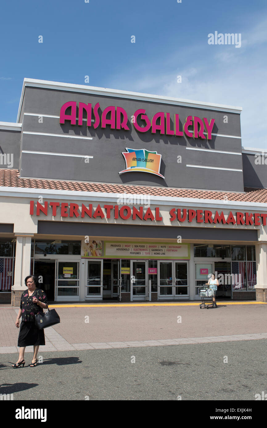 L'extérieur de la galerie d'Insar international super store à Tustin en Californie USA Banque D'Images