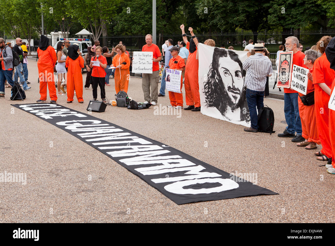 Des militants des droits de l'homme pour protester contre la fermeture de la prison de Guantanamo Bay en face de la Maison Blanche - Washington, DC USA Banque D'Images
