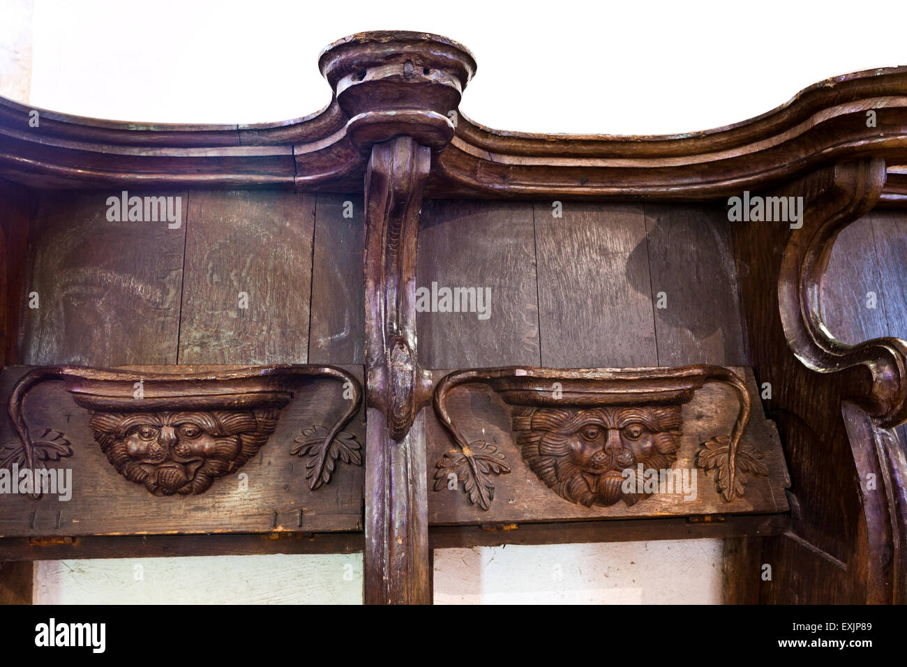 En miséricordes St Michaels church dans le village de Cotswold Duntisbourne Rouse, Gloucestershire UK Banque D'Images