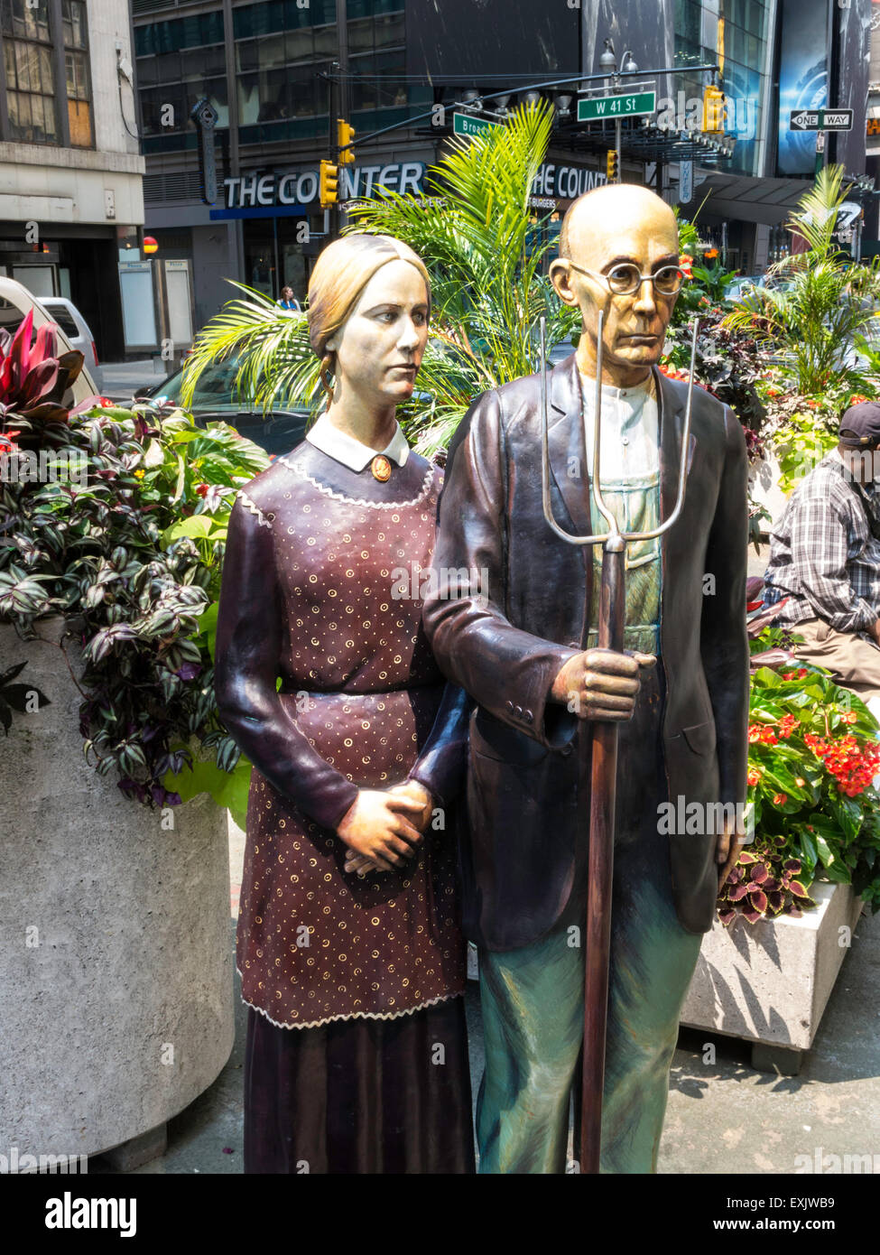 American Gothic Statues, Seward Johnson la pièce, Broadway Plaza piétonnière, NYC USA Banque D'Images