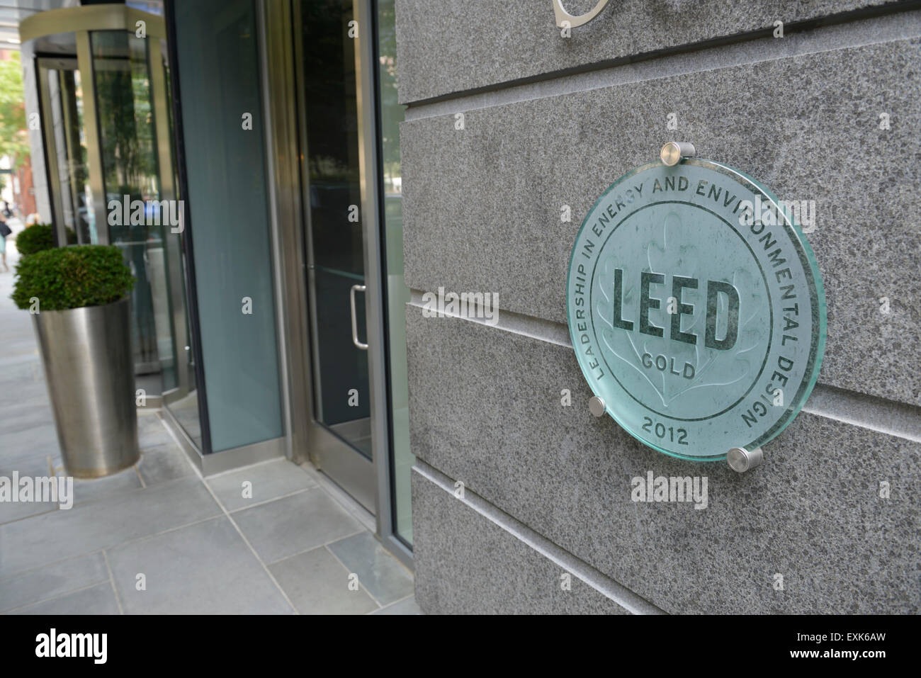 Score LEED Gold signe pour l'efficacité environnementale sur l'immeuble d'appartements à New York, Battery Park City Banque D'Images