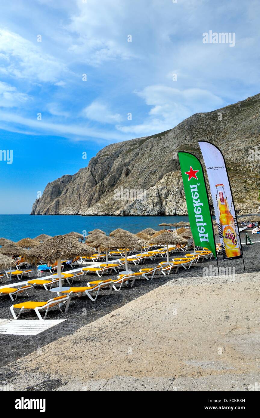 La plage de Kamari Santorini Grèce Banque D'Images