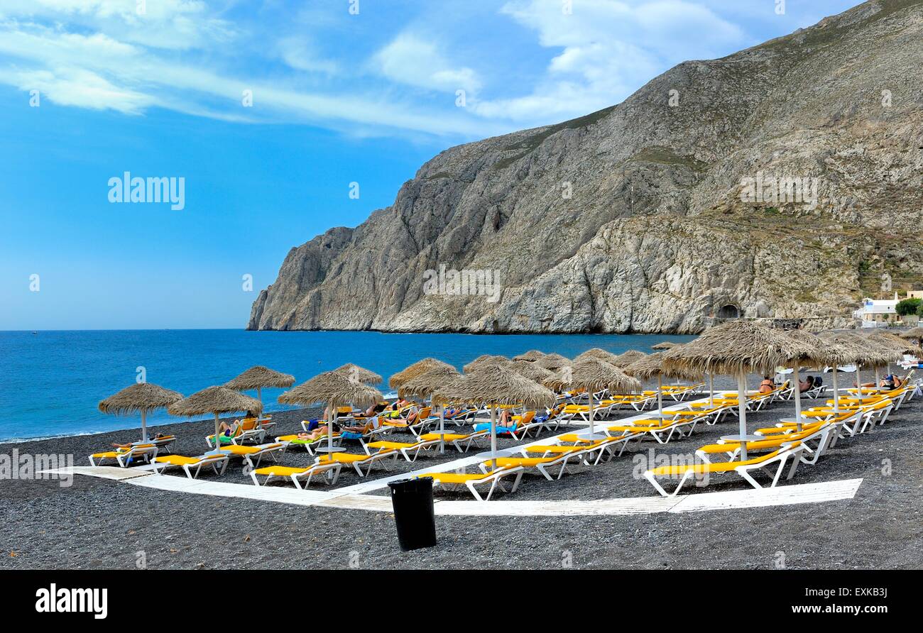 La plage de Kamari Santorini Grèce Banque D'Images