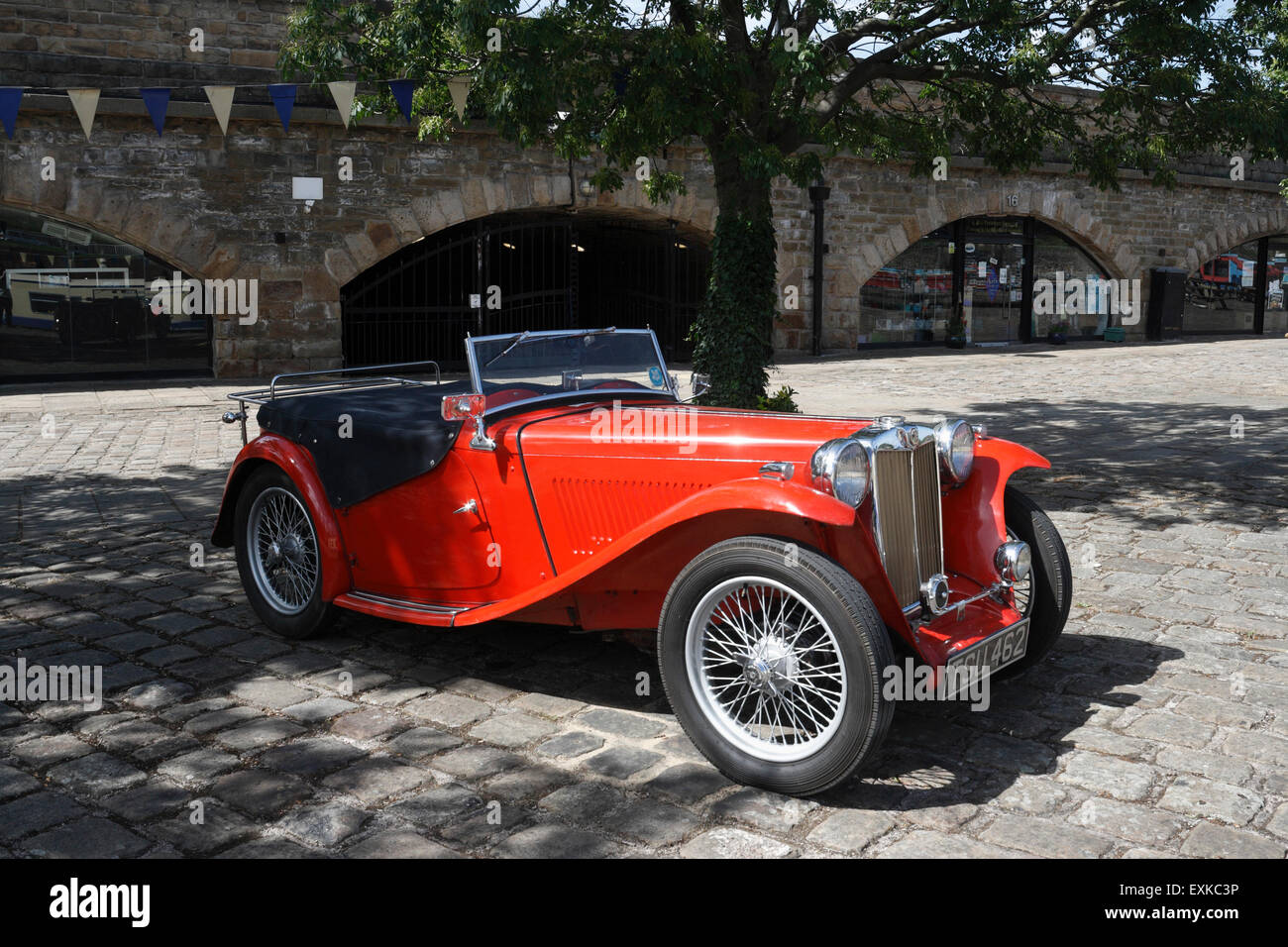 Voiture de sport vintage DE type MG T, Sheffield Victoria Quays England Banque D'Images