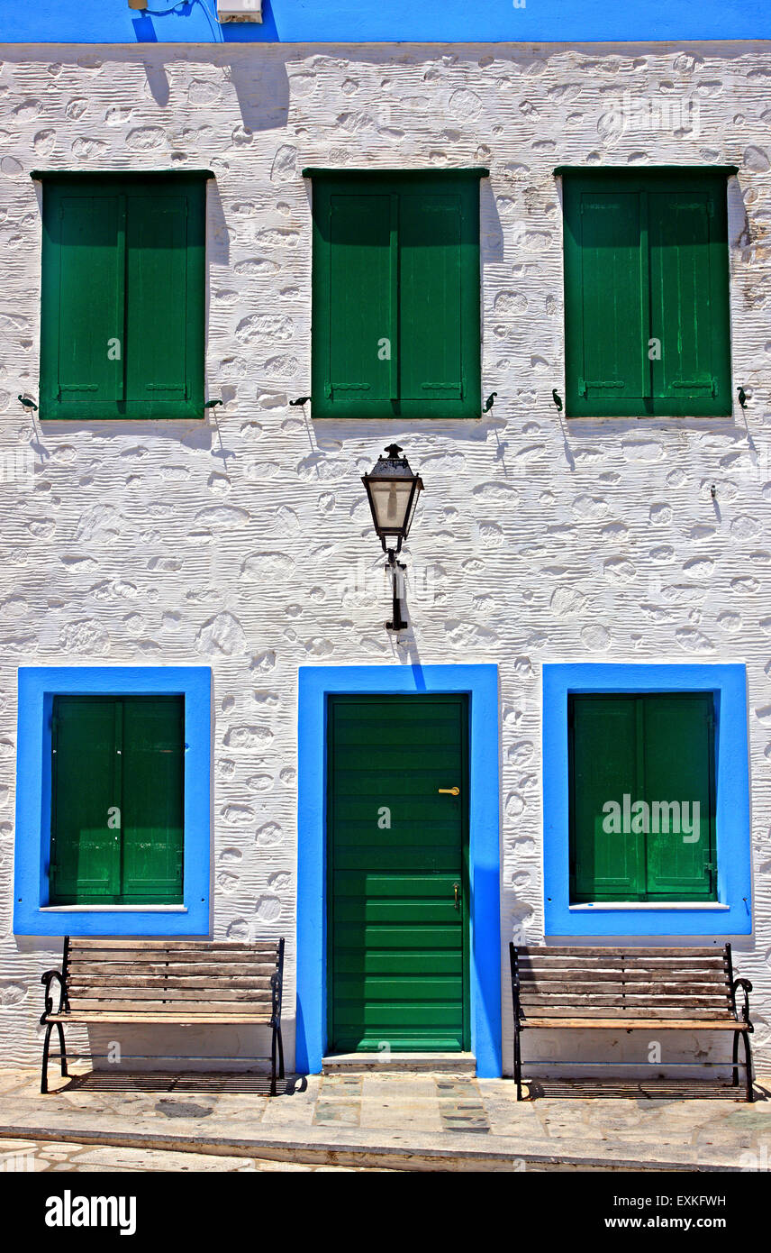 Belle façade à Ano Syra ('Ano Syros'), la vieille ville médiévale de l'île de Syros, Cyclades, Mer Égée, Grèce. Banque D'Images