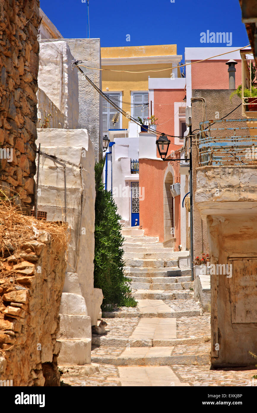 Dans les ruelles pittoresques d'Ano Syra ('Ano Syros'), la vieille ville médiévale de l'île de Syros, Cyclades, Mer Égée, Grèce. Banque D'Images