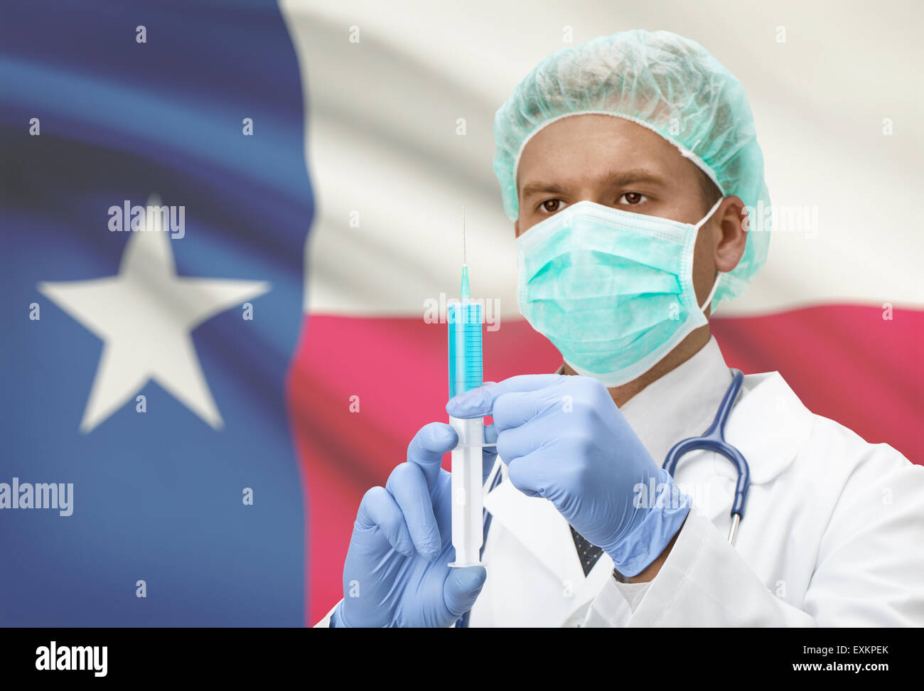 Médecin avec seringue dans les mains et les Etats-Unis Etats-Unis les drapeaux sur arrière-plan - Texas Banque D'Images