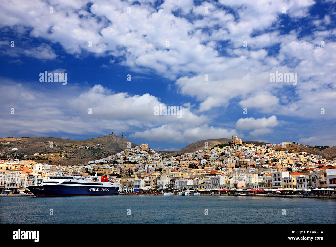 Ermoupolis & Ano Syra, l'île de Syros, Cyclades, Mer Égée, Grèce. Banque D'Images