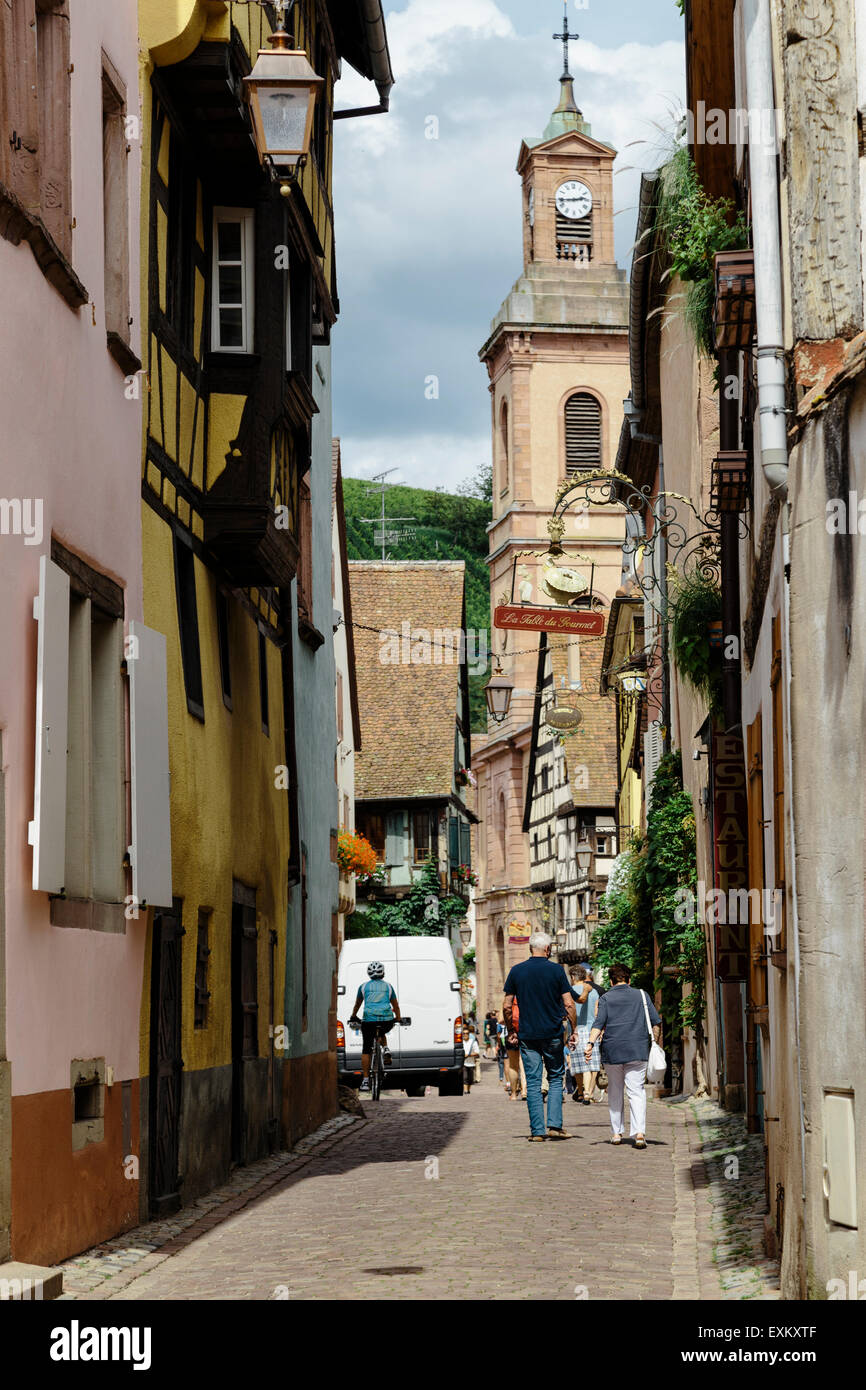 Scène de rue, Riquewihr, Alsace, France Banque D'Images