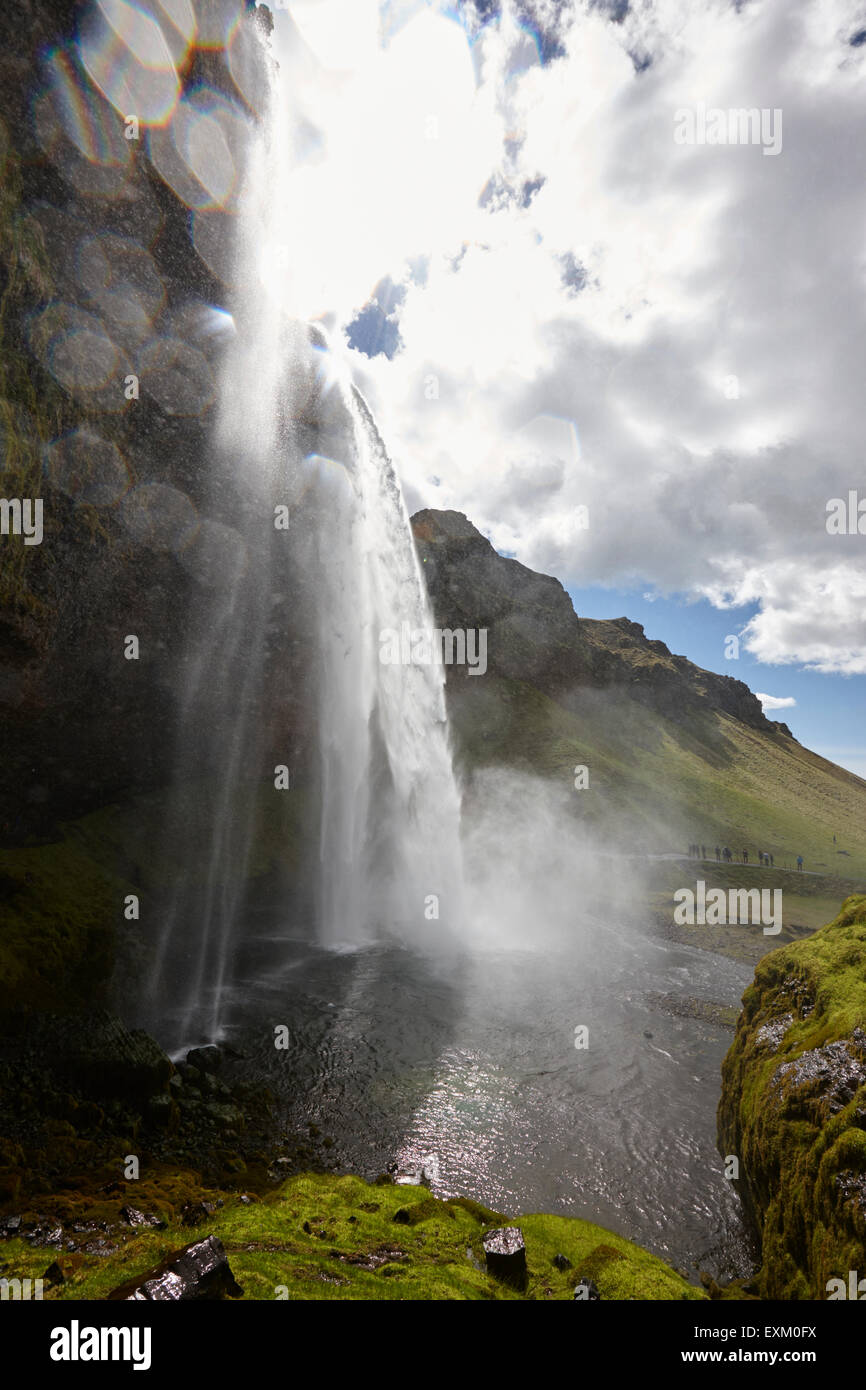 Se mettre à l'eau à la cascade de Seljalandsfoss Islande Banque D'Images