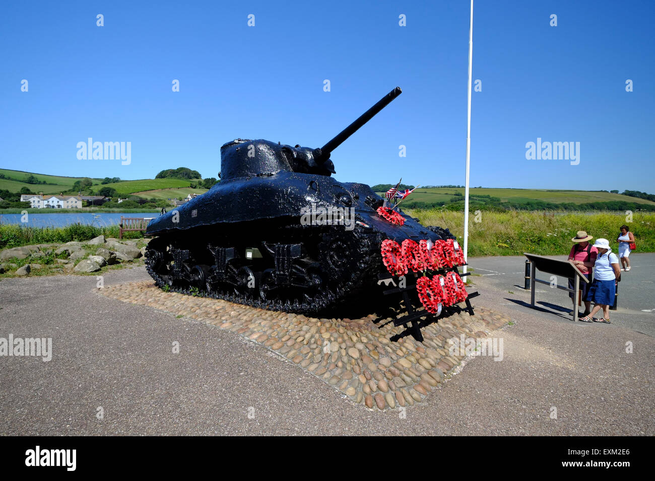 Torcross, Devon, UK. Char Tigre 2 Guerre mondiale mémorial dédié aux hommes de l'US Army Banque D'Images
