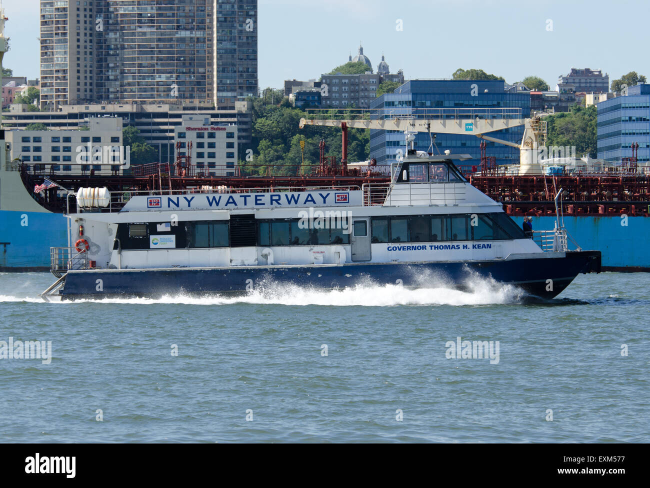 NY Waterway Ferry bateau "le gouverneur Thomas H. Kean' catamaran grande vitesse, Haverstraw-Ferry Ossining, Hudson River, New York, NY Banque D'Images