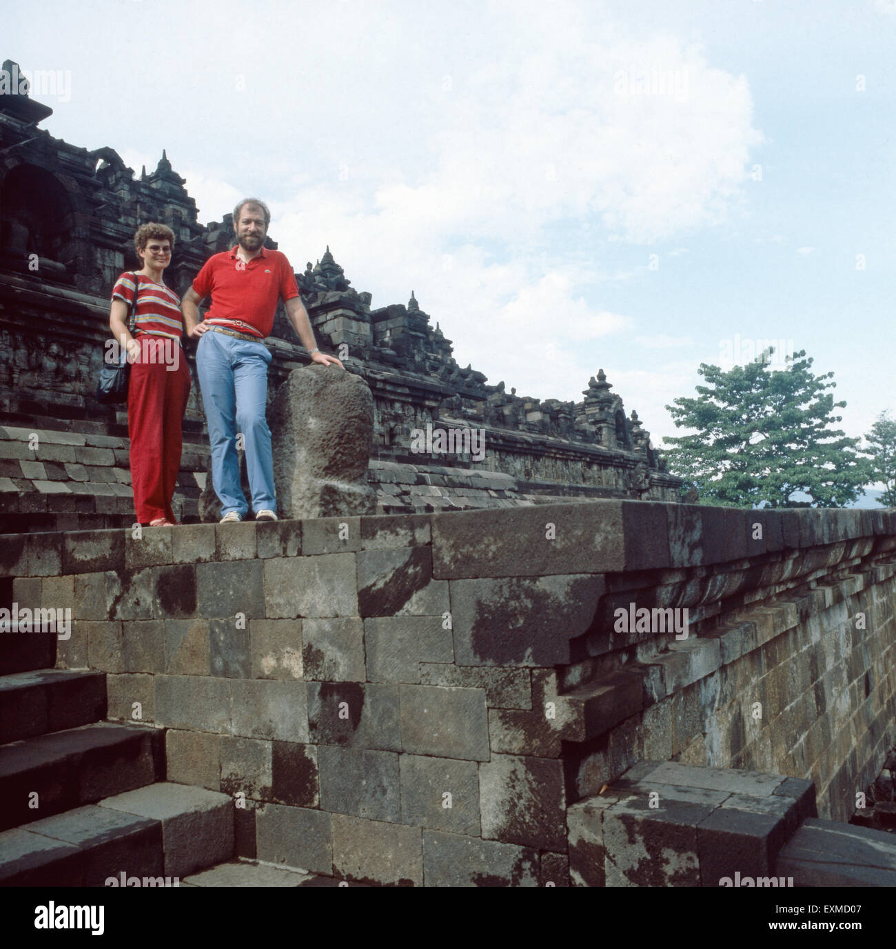 Die buddhistische Tempelanlage bei Borobudur Yogyakarta auf Java, Indonesien 1980er Jahre. Le complexe du temple bouddhiste Borobudur près de Yogyakarta sur l'île de Java, Indonésie 80. Banque D'Images