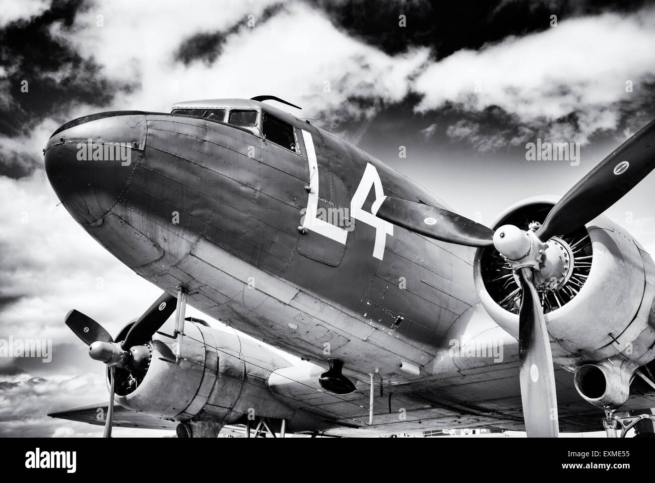 Douglas C-47 Dakota / DC-3 d'aéronefs de transport à Bicester festival du volant . Centre du patrimoine mondial, Bicester Oxfordshire, Angleterre Banque D'Images
