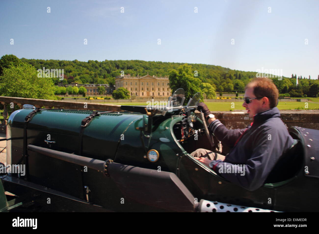 Peak District, Derbyshire, Royaume-Uni. 15 juillet 2015. Le Royal Automobile Club 1000 Mile Trail 2015 passe à travers le parc entourant Chatsworth House (photo) dans le Peak District, Derbyshire sur une magnifique journée d'été. Credit : Deborah Vernon/Alamy Live News Banque D'Images