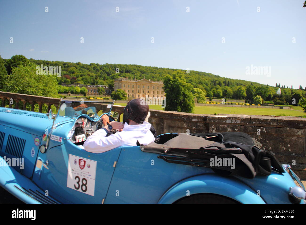 Peak District, Derbyshire, Royaume-Uni. 15 juillet 2015. Le Royal Automobile Club 1000 Mile Trail 2015 passe à travers le parc entourant Chatsworth House (photo) dans le Peak District, Derbyshire sur une magnifique journée d'été. Credit : Deborah Vernon/Alamy Live News Banque D'Images