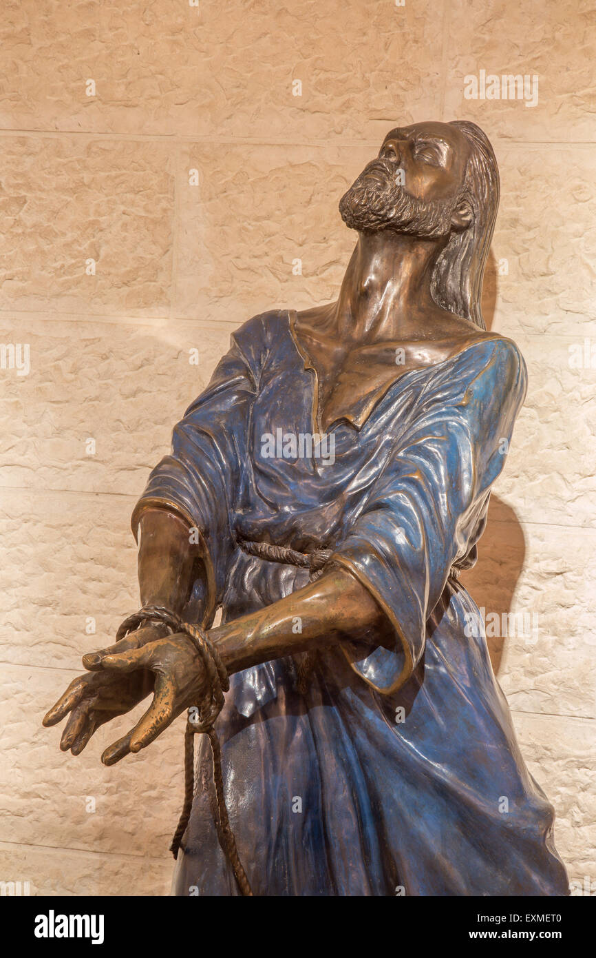 Jérusalem - La statue de bronze de Servus Domini (le serviteur de l'Éternel) à l'église de St Peter in Gallicantu Banque D'Images