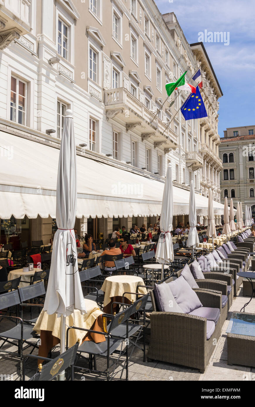 Caffe degli Specchi à Piazza Unita d'Italia, Trieste, Italie Banque D'Images