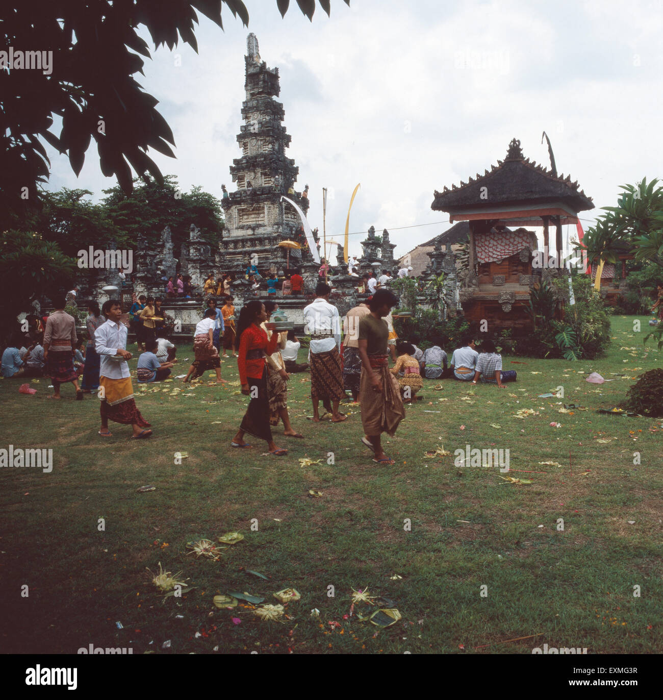 Die Feier des Balinesischen Neujahrs à Denpasar, Bali, Indonesia 1982. La célébration du nouvel an balinais à Denpasar, Bali, Indonésie 1982. Banque D'Images