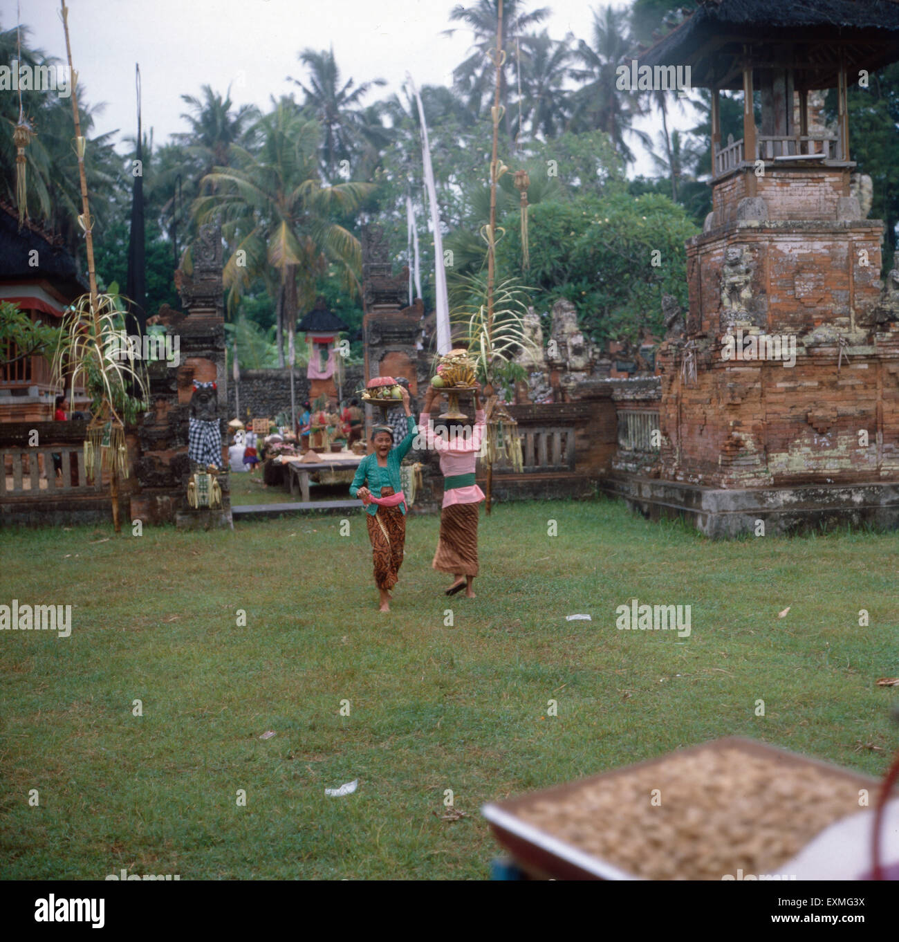 Die Feier des Balinesischen Neujahrs à Denpasar, Bali, Indonesia 1982. La célébration du nouvel an balinais à Denpasar, Bali, Indonésie 1982. Banque D'Images