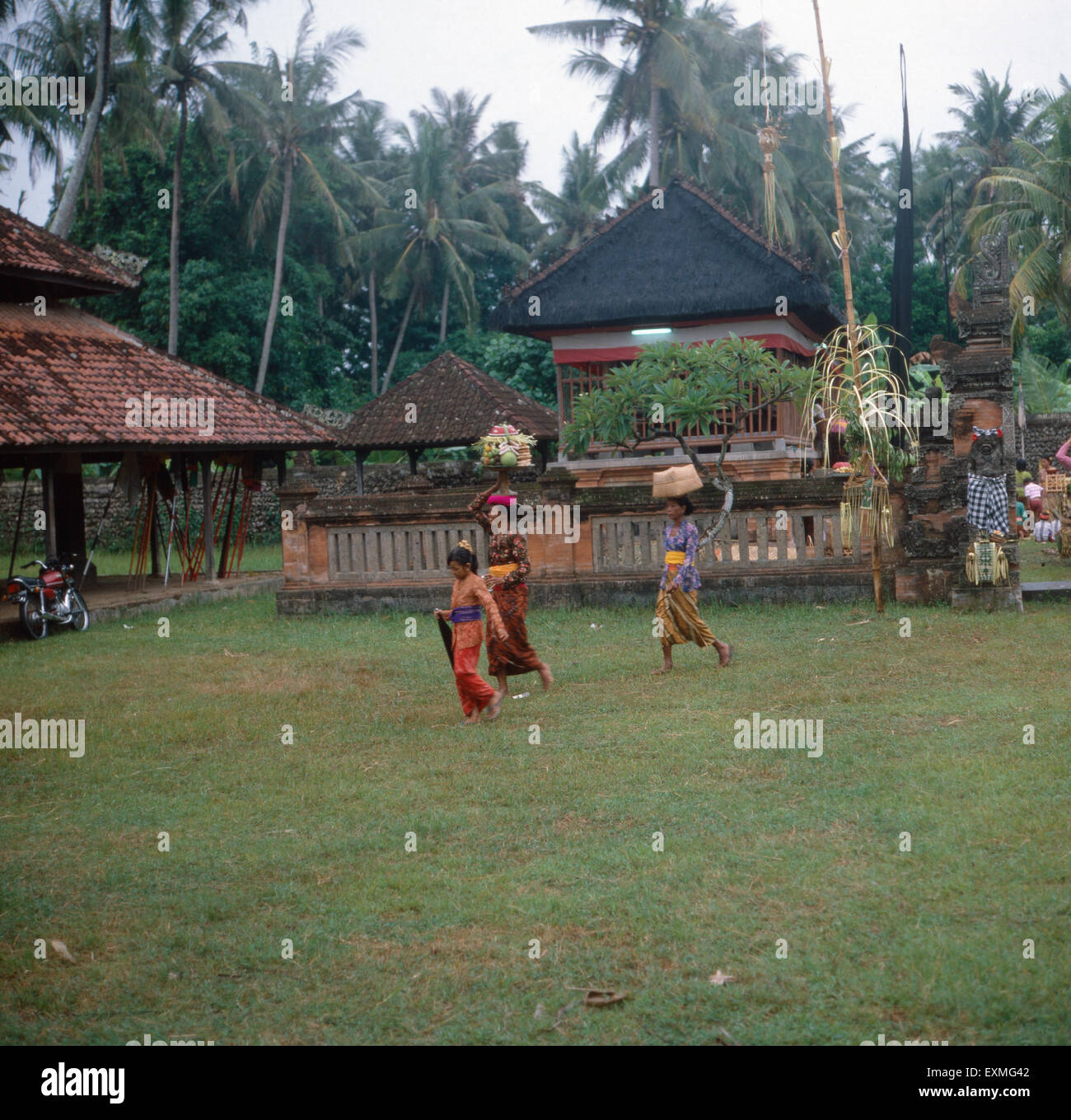 Die Feier des Balinesischen Neujahrs à Denpasar, Bali, Indonesia 1982. La célébration du nouvel an balinais à Denpasar, Bali, Indonésie 1982. Banque D'Images