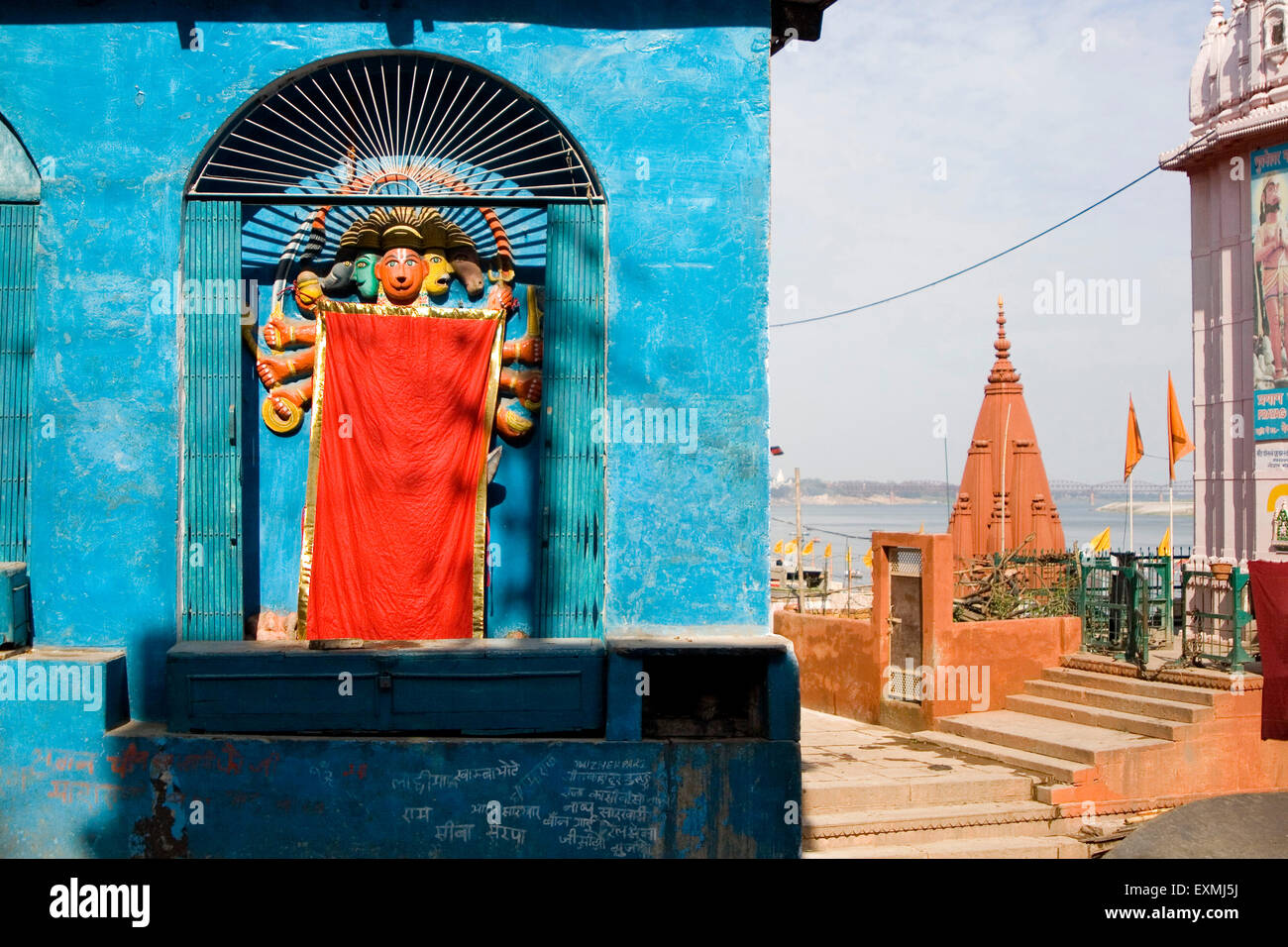 Seigneur Hanuman ou Dieu singe avec tissu rouge, Ganga rivière ganges, Banaras, Benaras, Varanasi, Uttar Pradesh, Inde, Asie Banque D'Images