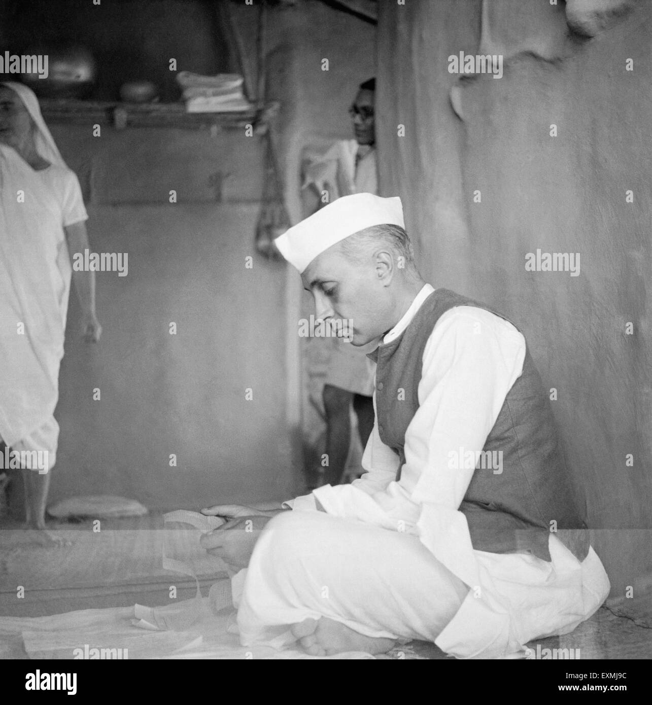 Pandit Jawaharlal Nehru, Sebagram Ashram, Sewagram, Wardha, Nagpur, Maharashtra, 1940, Inde, Asie, ancienne image du millésime des années 1900 Banque D'Images