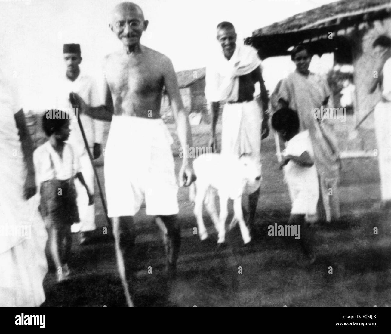 Mahatma Gandhi Ashram Sevagram à pied ; 1940 ; Kahandas (Kanaa) ; Balwant Singh AUCUN MR Banque D'Images