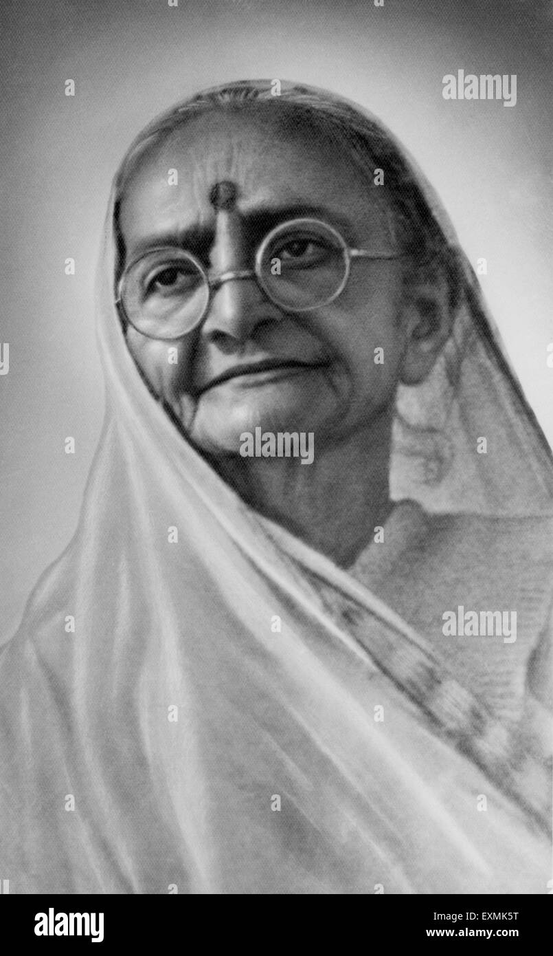 Kasturba Gandhi portant des lunettes, femme Mahatma Gandhi, Sebagram Ashram, Sewagram, Wardha, Nagpur, Maharashtra, 1942, Inde, Asie, ancienne image vintage du 1900 Banque D'Images