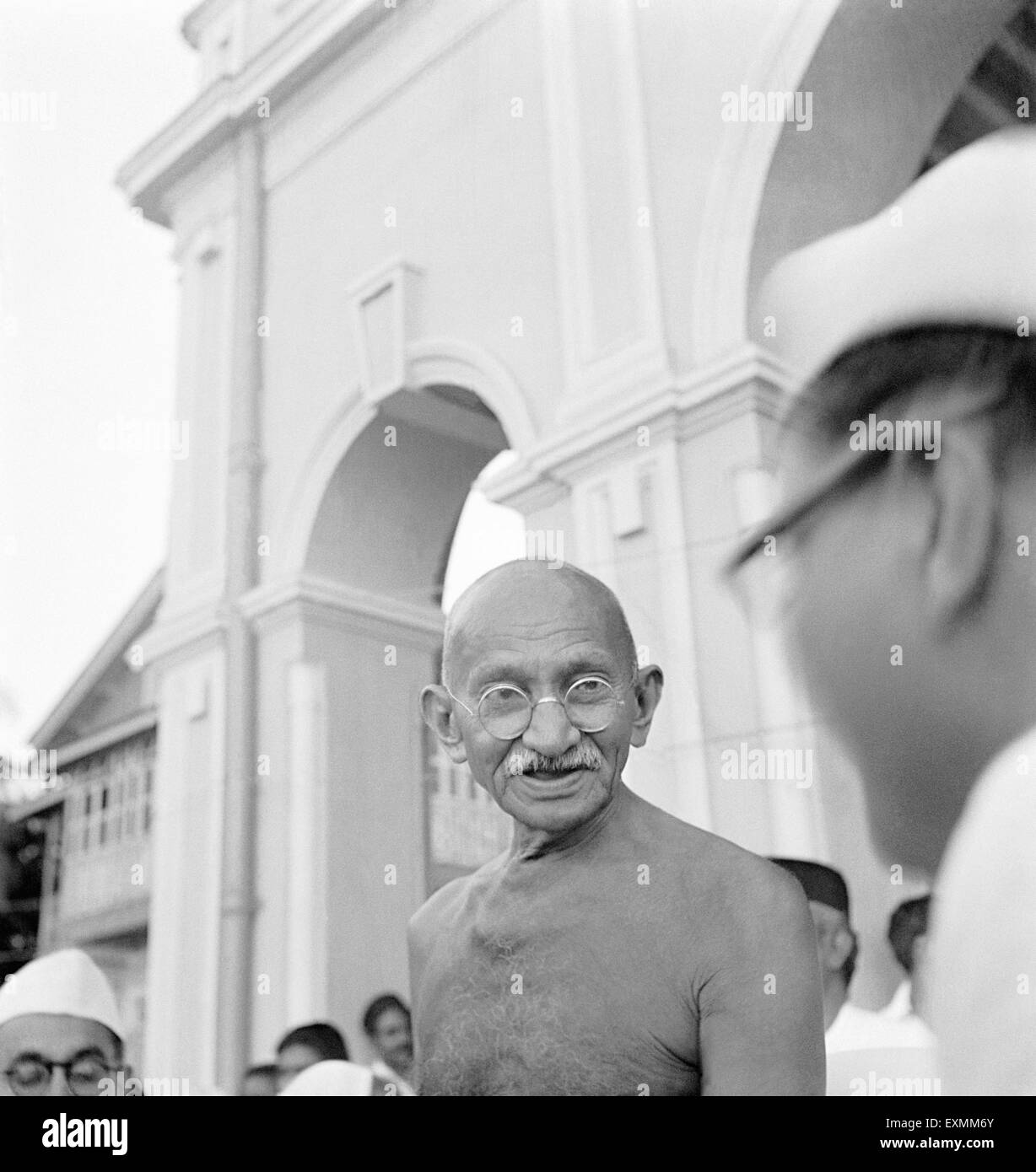 Mahatma Gandhi lors d'une réunion de prière à Rungta House ; Mumbai ; septembre 1944 PAS DE MR Banque D'Images