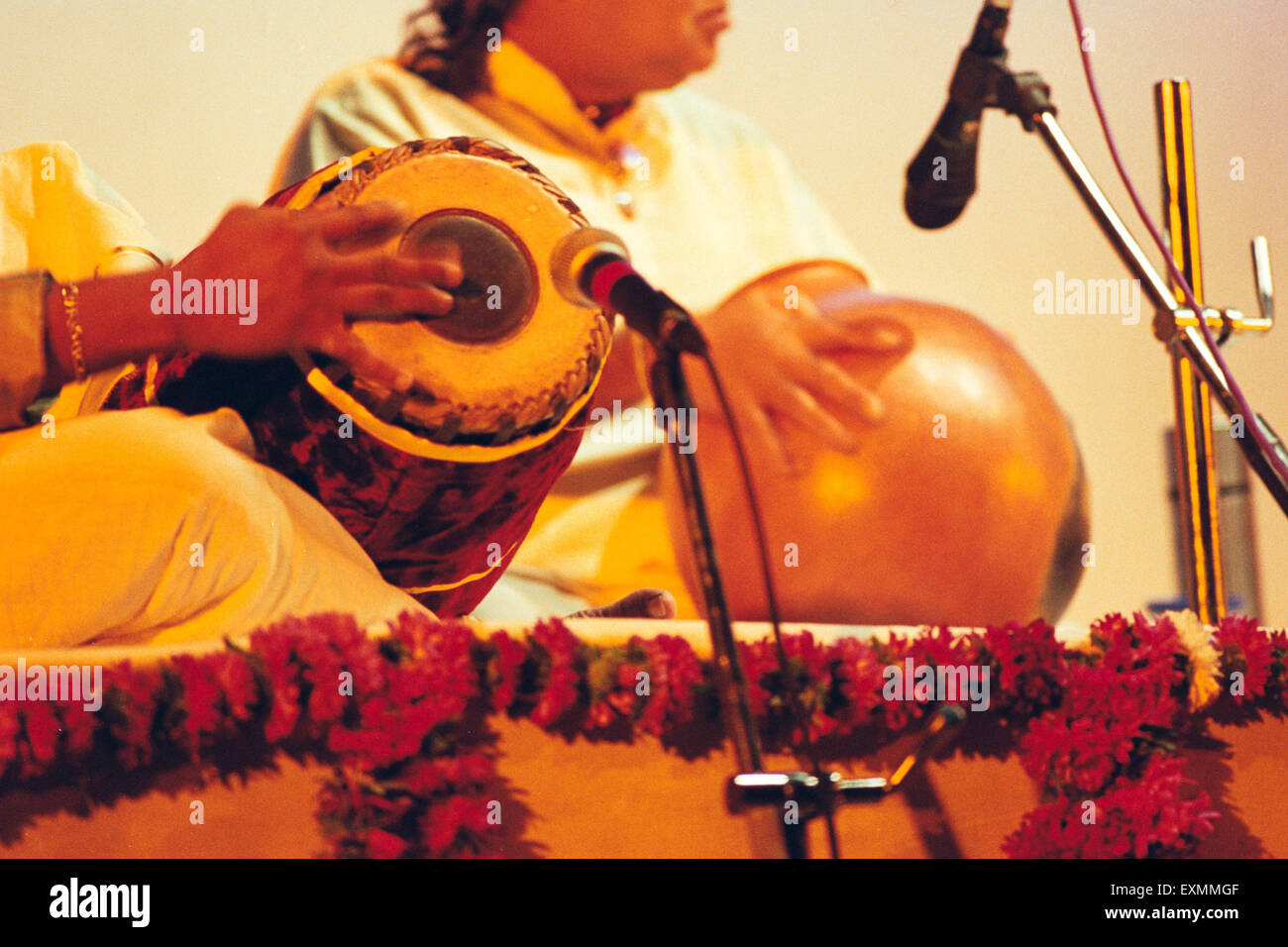 Concert de musique classique Dholak et Ghatam India Asia Banque D'Images