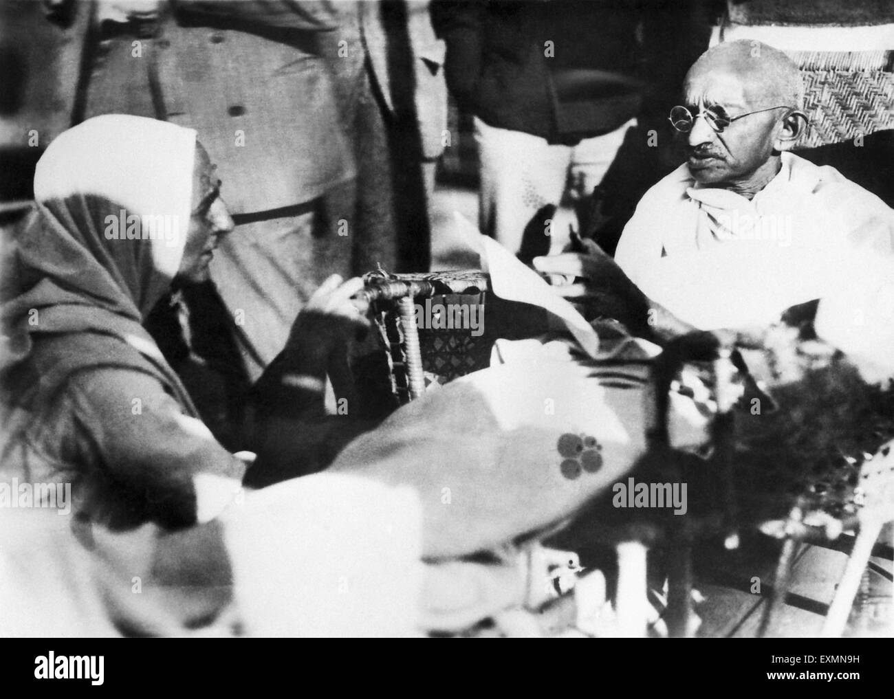 Mirabehn en discussion avec le Mahatma Gandhi sur SS Rajputana sur leur séjour en Angleterre ; septembre 1931 ; Inde Banque D'Images