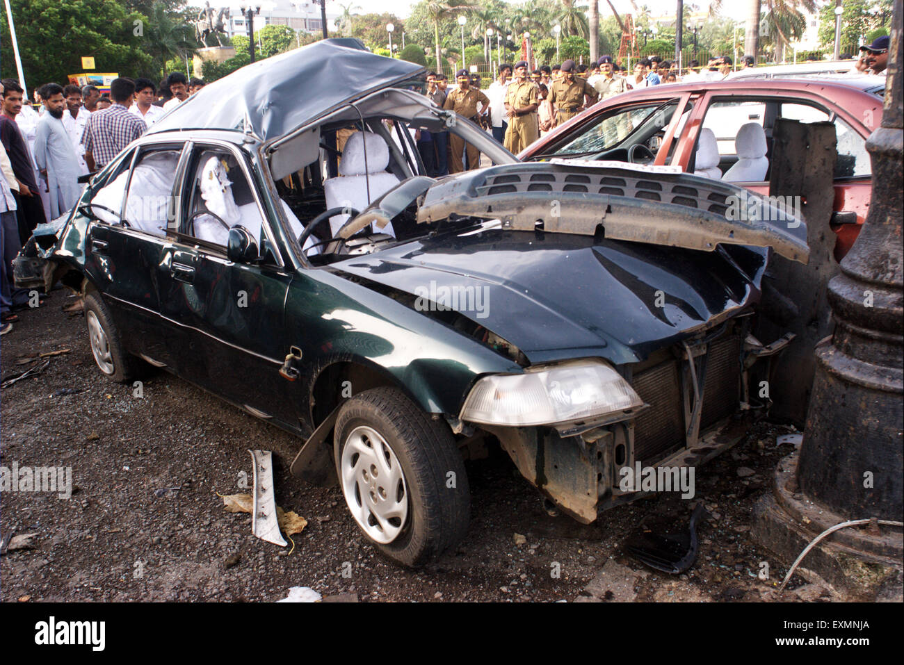 Les dégâts d'explosion d'une bombe de voiture Bombay Mumbai Maharashtra inde Banque D'Images