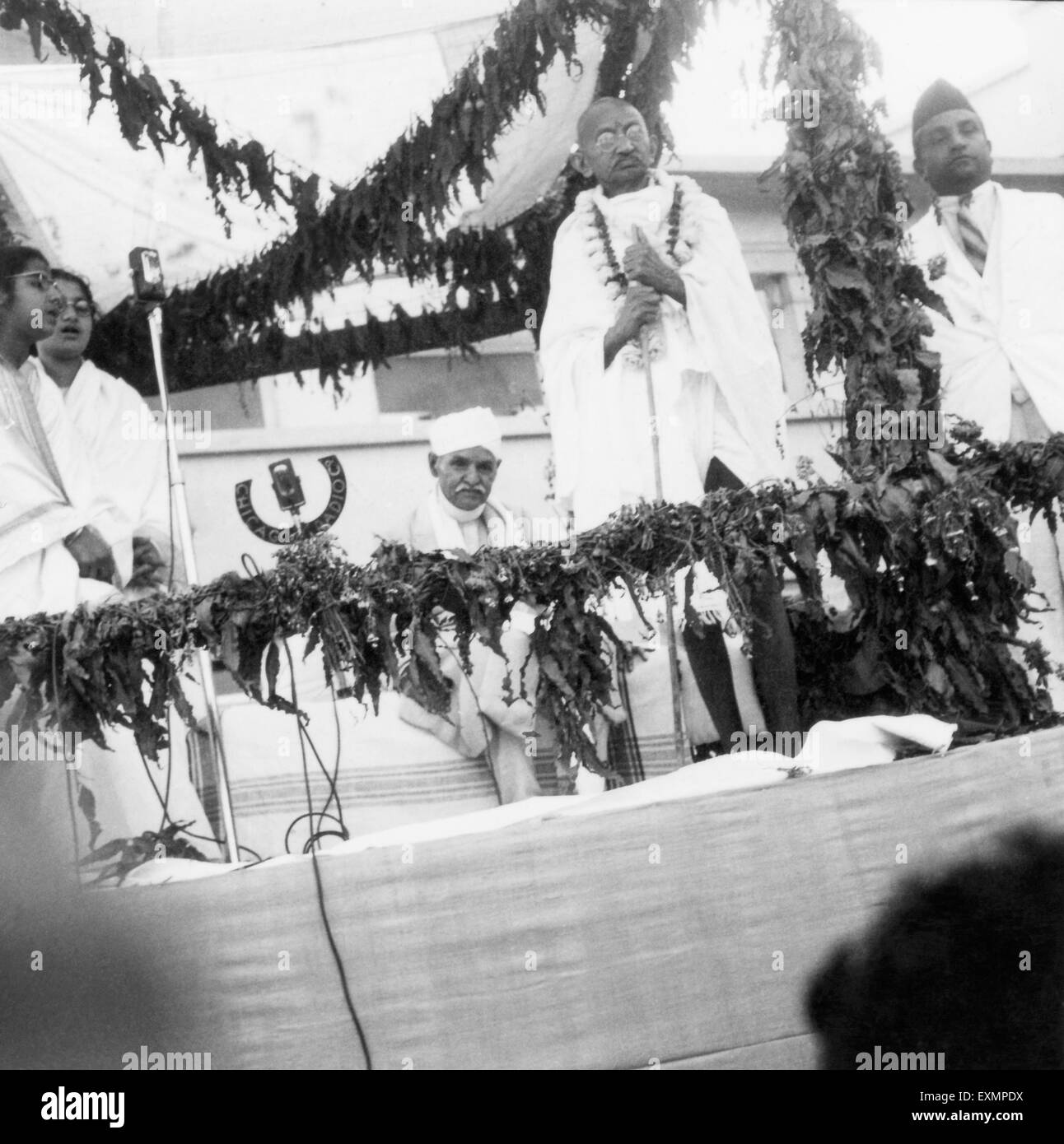 Le Mahatma Gandhi lors de la cérémonie d'ouverture de Kamla Nehru Memorial Hospital à Allahabad , 28 février 1941 Banque D'Images