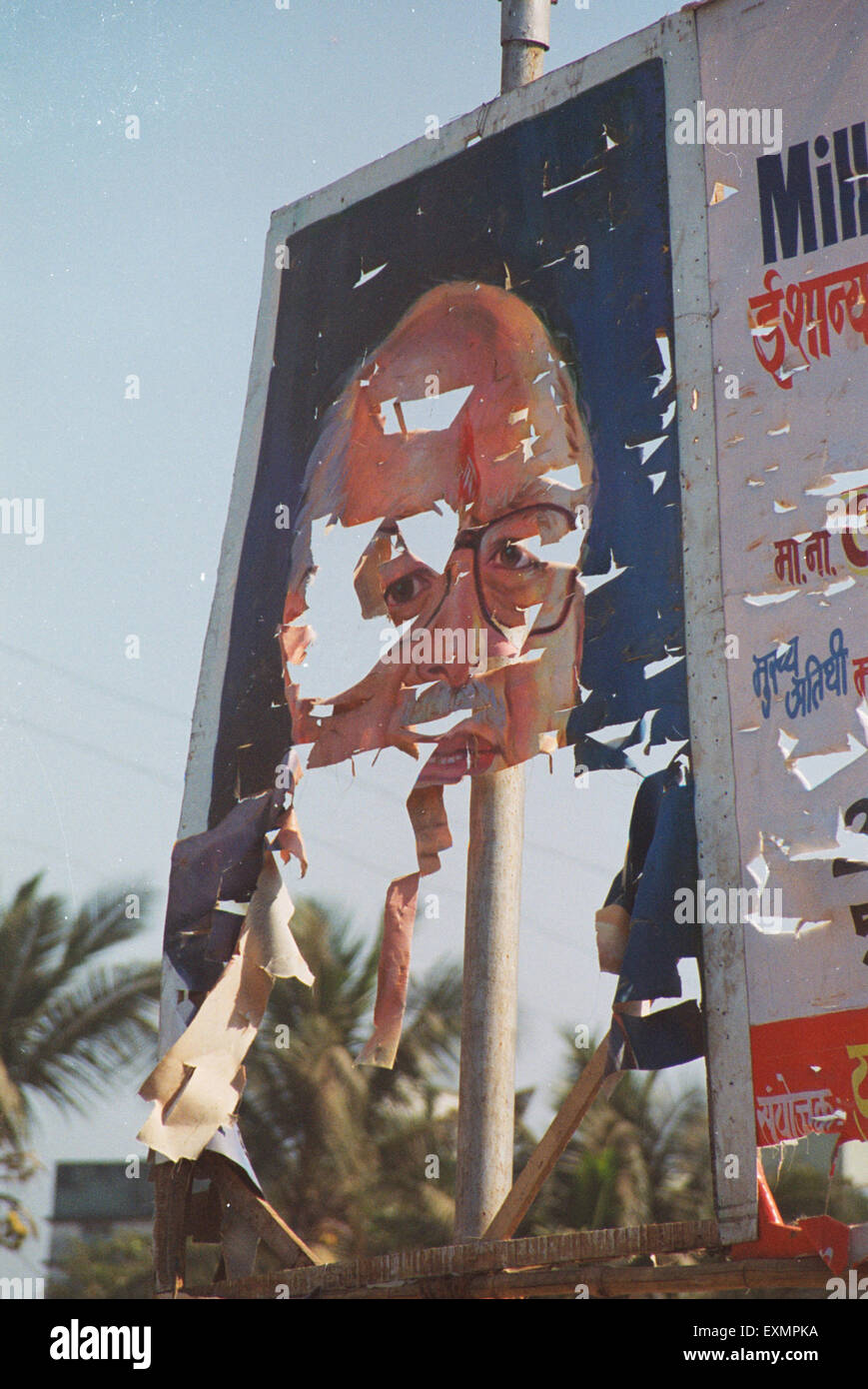 L.K. Advani affiche déchirée Bhartiya Janta Party leader du BJP en Inde Mumbai Banque D'Images