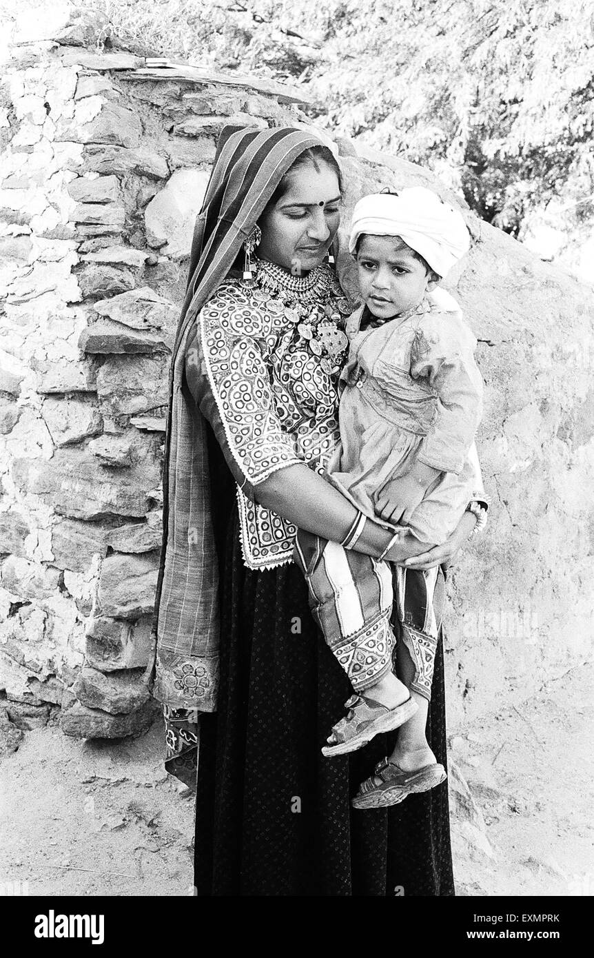 Mère indienne enfant Ghanethi village du district de Kutch au Gujarat Inde Banque D'Images