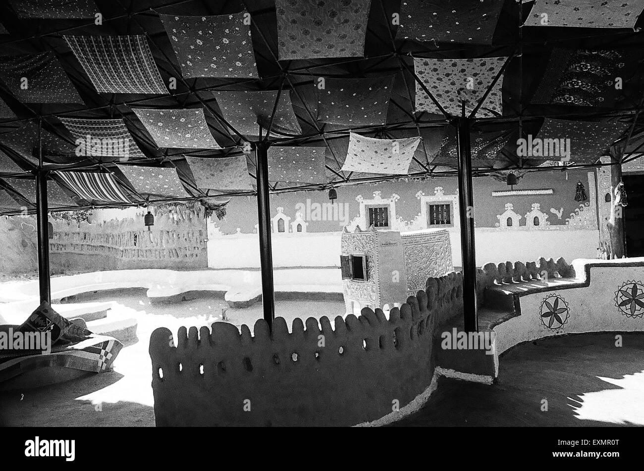 L'intérieur et l'extérieur de la honte sarhad tourist resort à Hudko sur chemin de Rann de Kutch de Bhuj au Gujarat, Inde Banque D'Images