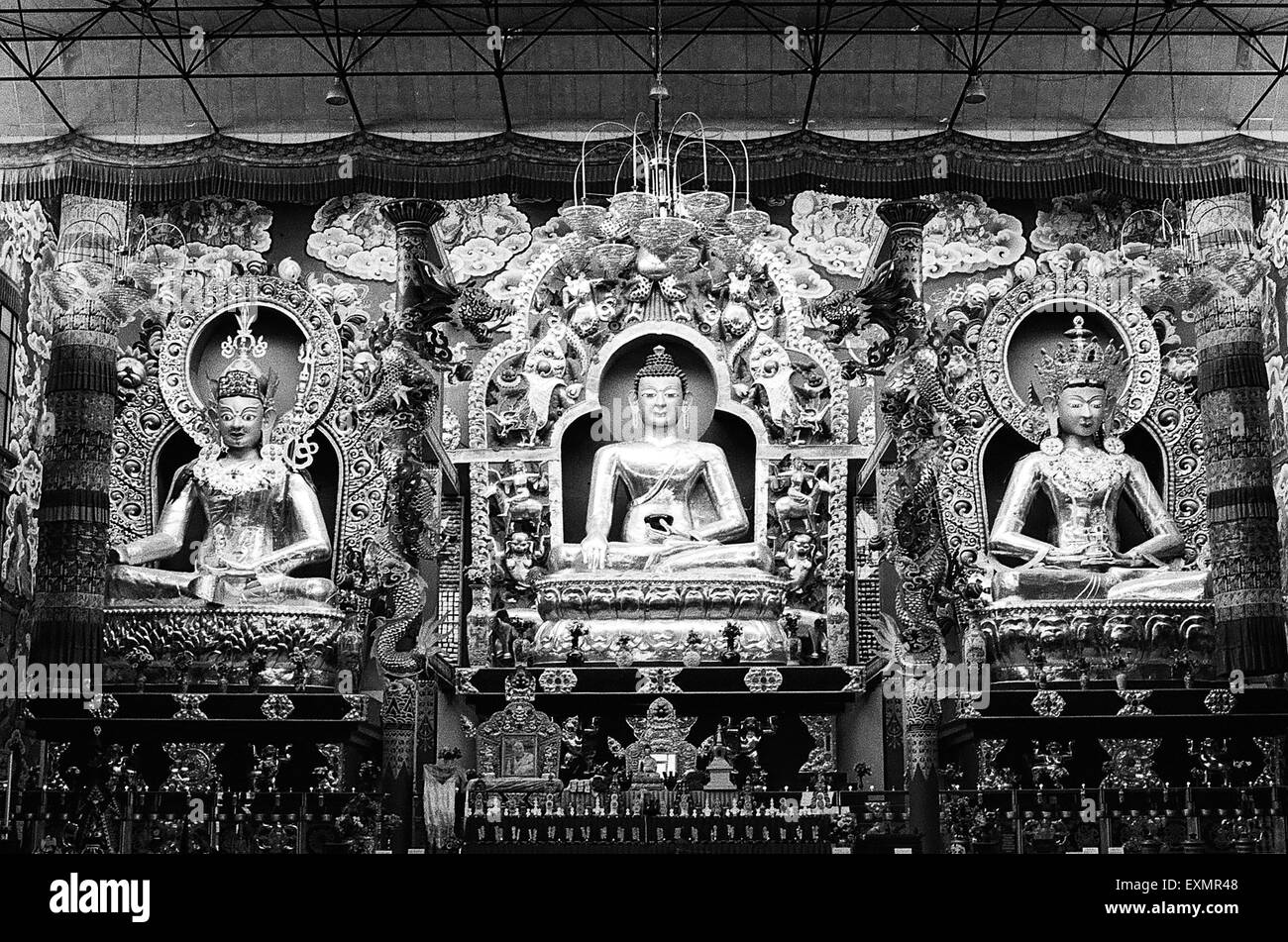 Des images de Bouddha au monastère dans le village de Bylakuppe près de Mysore Karnataka Inde Banque D'Images