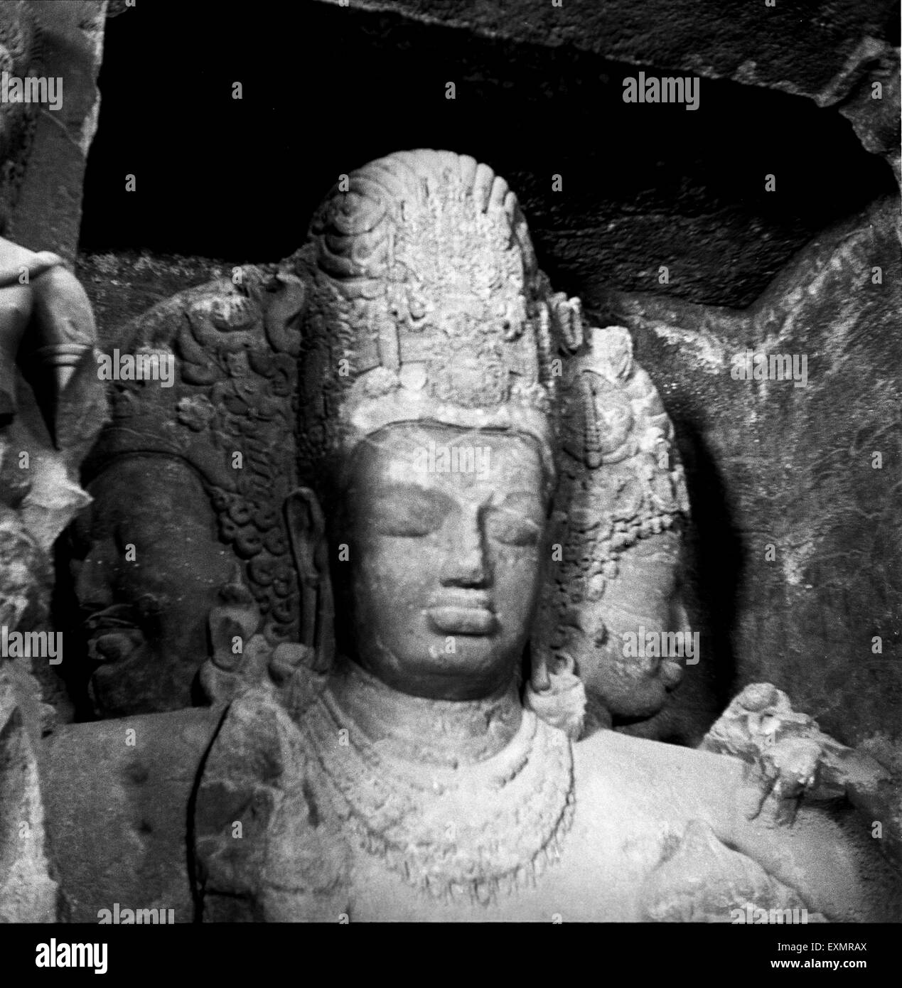 Dieu Shiva statue dans la grotte d'Elephanta ; Bombay Mumbai Maharashtra Inde ; Banque D'Images